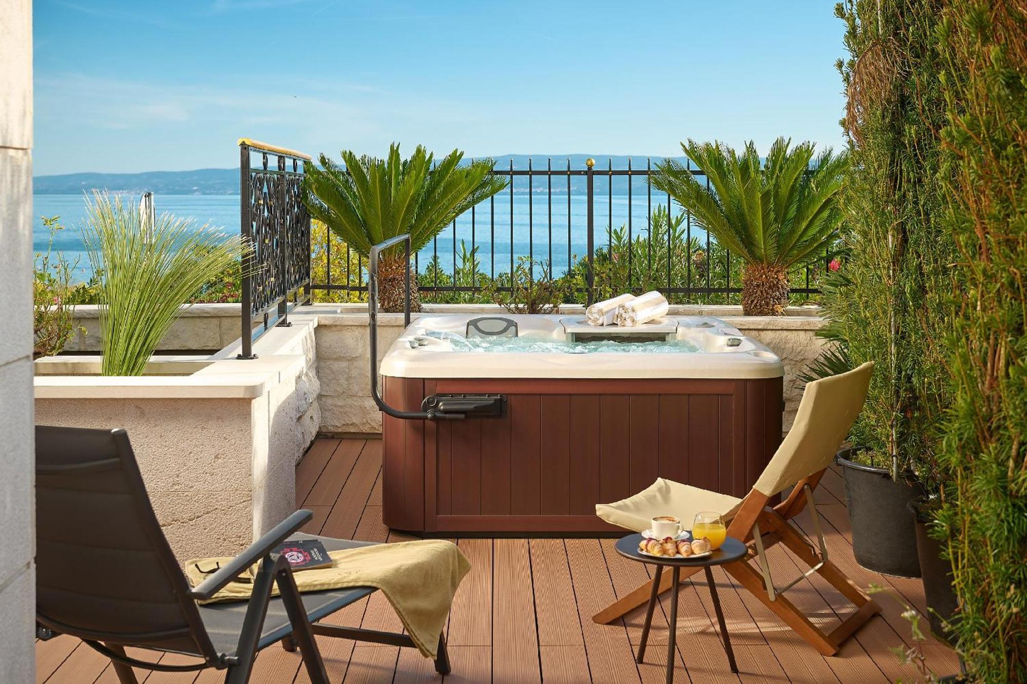 Suite Deluxe - Jardin avec Jacuzzi Extérieur - Côté Mer