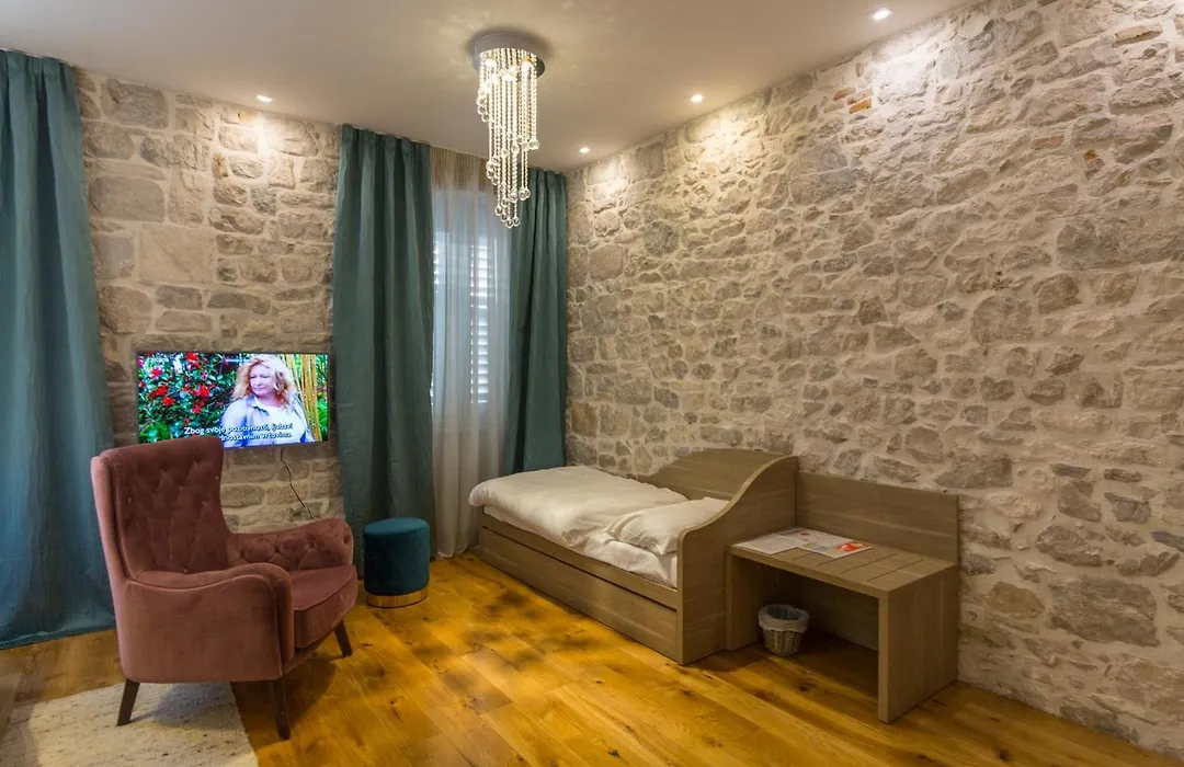 Tifani Luxury Rooms-1