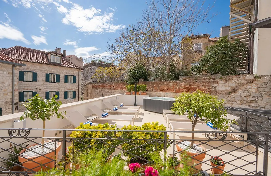 Marmont Heritage Hotel (Adults Only)-1